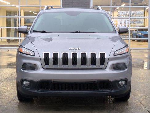 Used 2016 Jeep Cherokee Latitude w/ Comfort/Convenience Group image 10