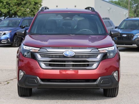 Used 2025 Subaru Forester Premium AWD/4WD image 2