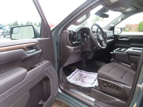 Used 2025 Chevrolet Silverado 1500 LT AWD/4WD image 17