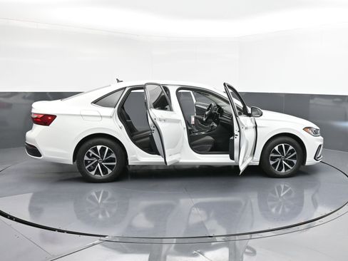 Used 2025 Volkswagen Jetta S image 35