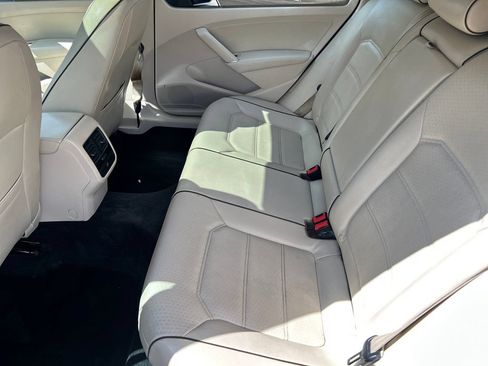 Used 2018 Volkswagen Passat 2.0T SE FWD image 13