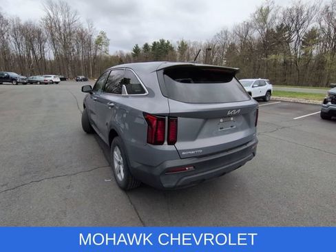 Used 2023 Kia Sorento LX AWD/4WD image 3