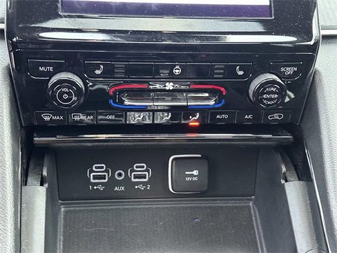 Certified 2023 Jeep Grand Cherokee Laredo w/ Luxury Tech Group I image 23