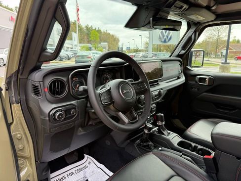 Used 2025 Jeep Wrangler Rubicon AWD/4WD image 25