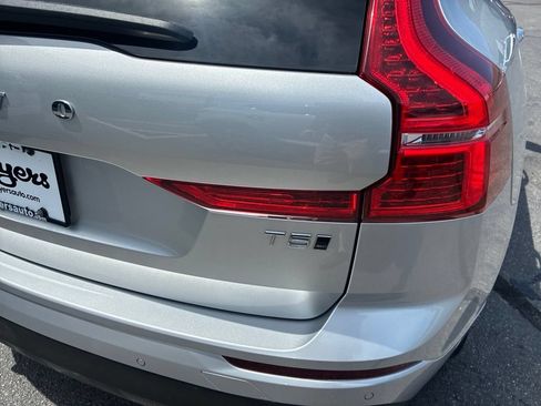 Used 2019 Volvo XC60 T5 Momentum w/ Multimedia Package AWD/4WD image 4