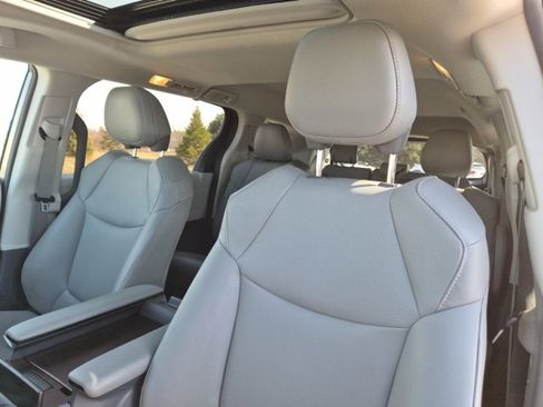 Used 2023 Toyota Sienna XLE image 16