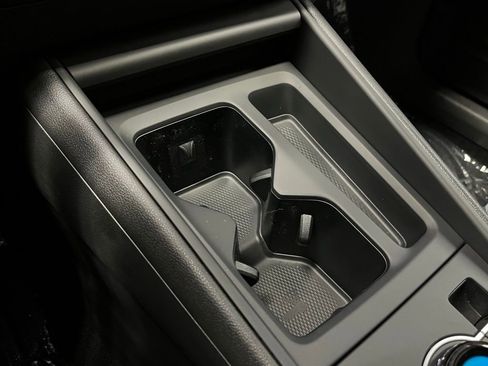 New 2025 Volkswagen Tiguan SE image 11