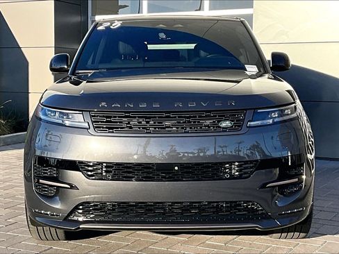 Used 2025 Land Rover Range Rover Sport Dynamic SE image 2