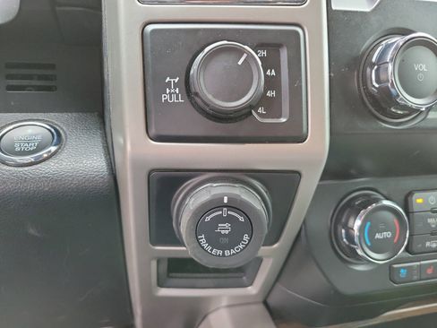 Used 2019 Ford F150 Lariat w/ Trailer Tow Package image 25