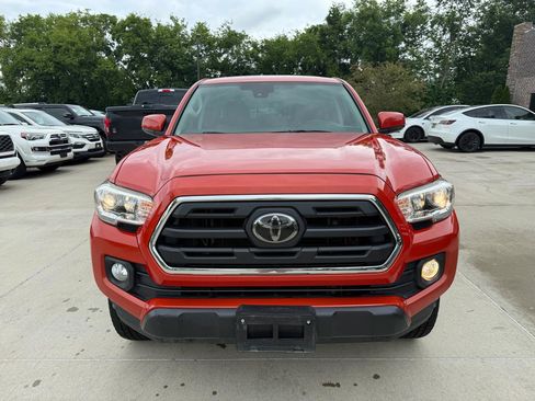 Used 2018 Toyota Tacoma SR5 RWD image 2