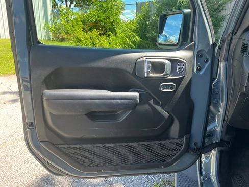 Used 2024 Jeep Wrangler Unlimited Rubicon w/ Convenience Group AWD/4WD image 10