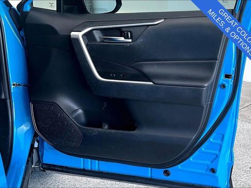 Used 2021 Toyota RAV4 XLE Premium w/ Carpet Mat Package (TMS) image 26