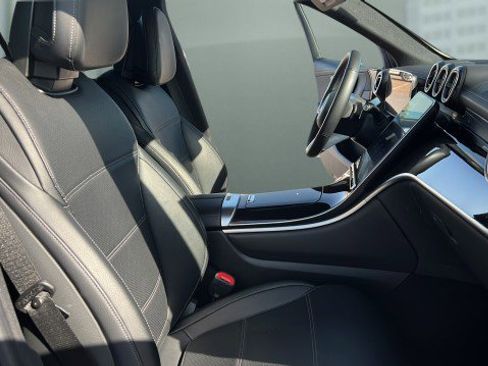 Used 2024 Mercedes-Benz GLC 300 image 29