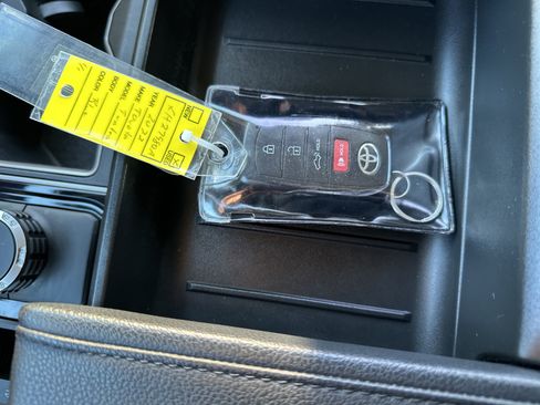 Used 2022 Toyota Tundra Limited image 38