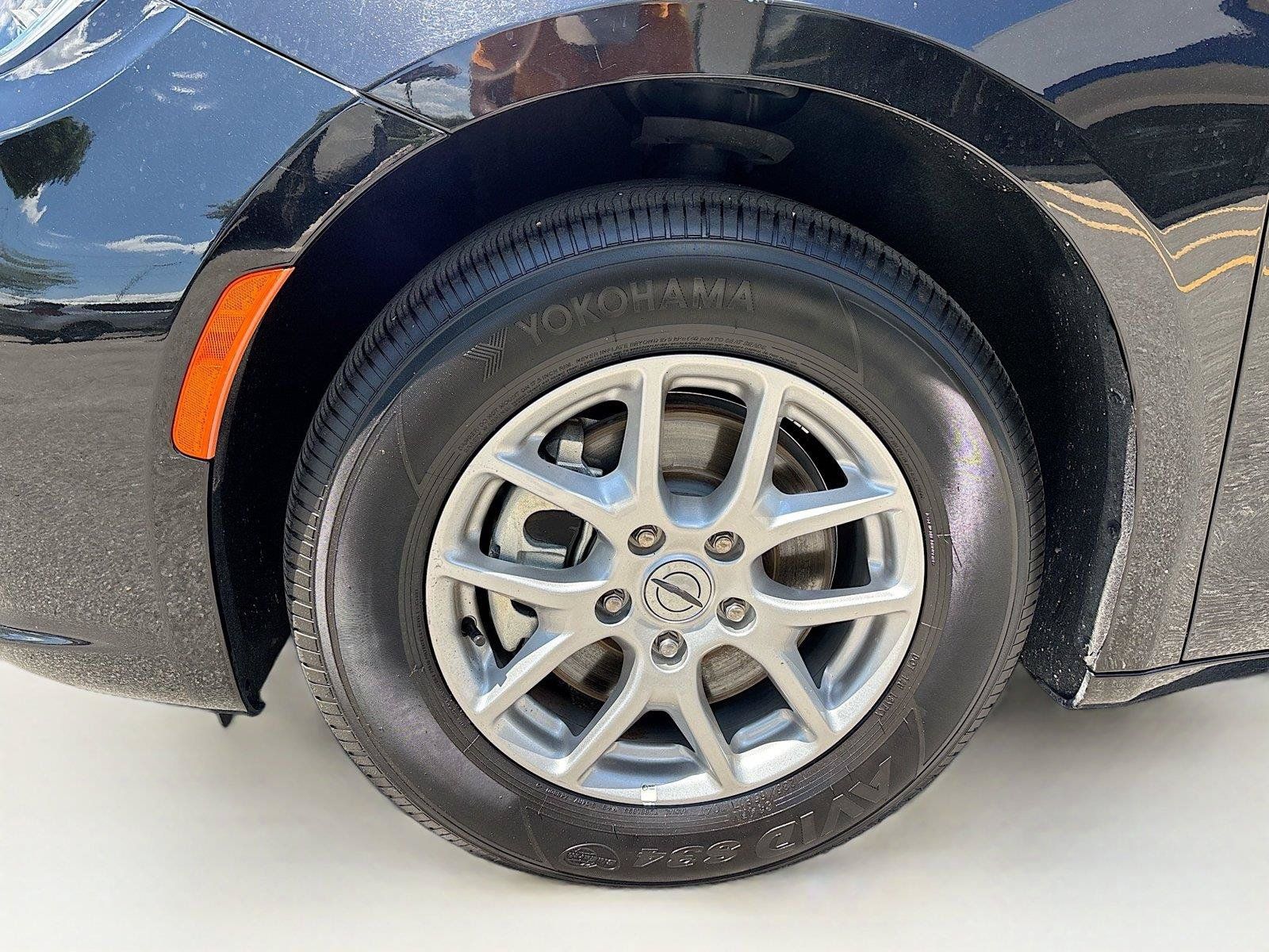 Used 2025 Chrysler Pacifica Select FWD image 32