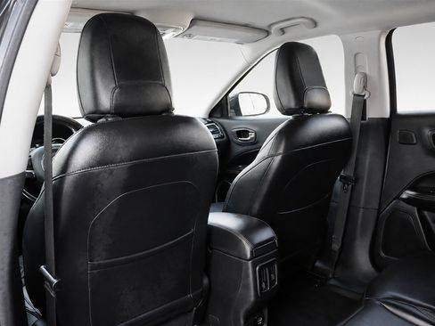Used 2018 Jeep Compass Limited w/ Navigation Group AWD/4WD image 18