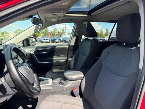 Used 2020 Toyota RAV4 XLE w/ Convenience Package AWD/4WD image 9