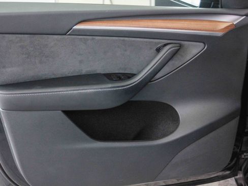 Used 2024 Tesla Model Y Performance image 22