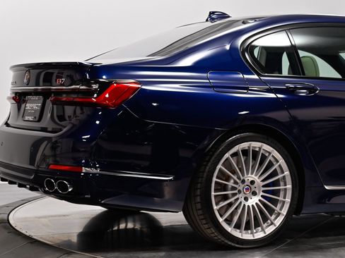 Used 2022 BMW ALPINA B7 xDrive AWD/4WD image 11