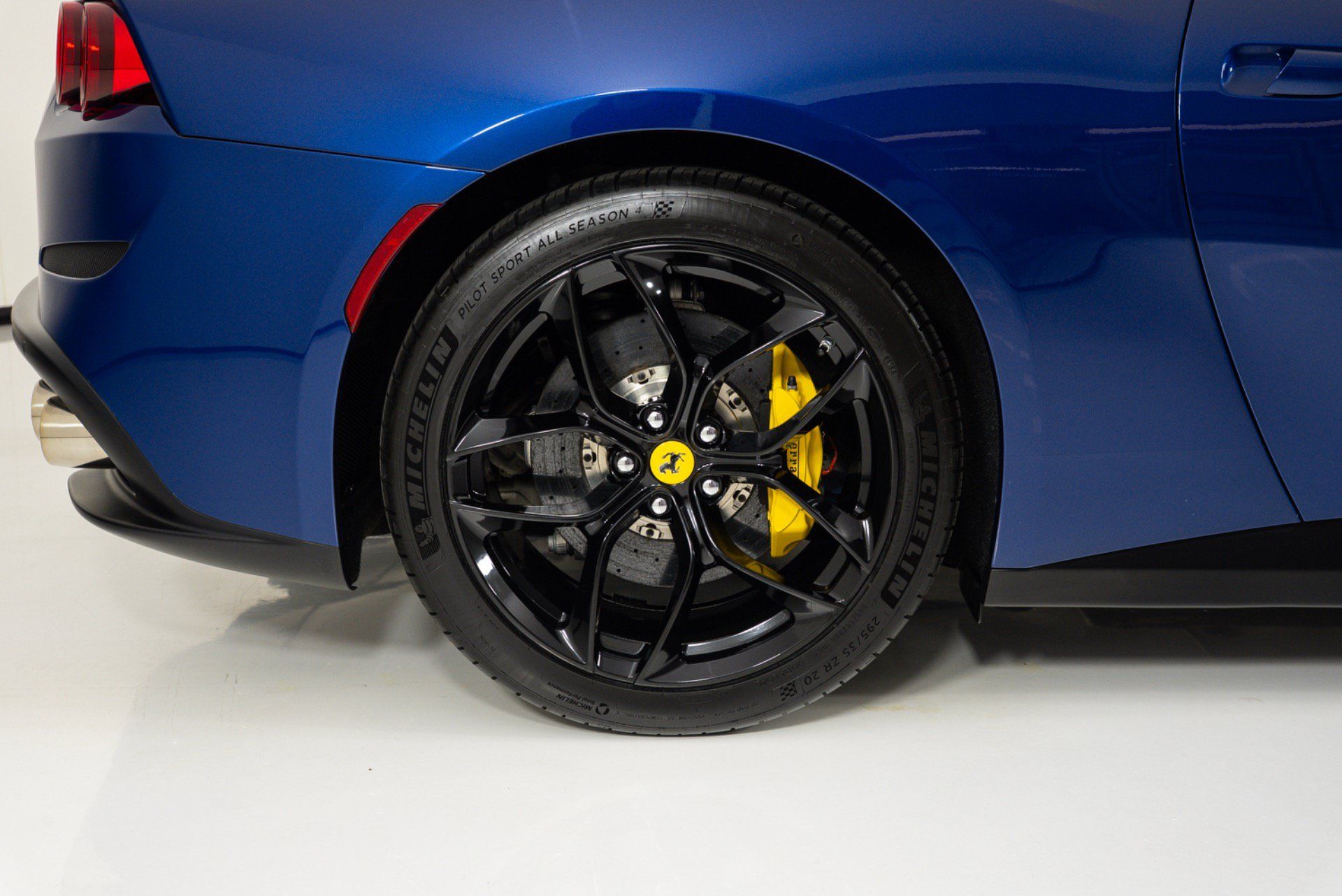 Used 2019 Ferrari GTC4Lusso T RWD image 13