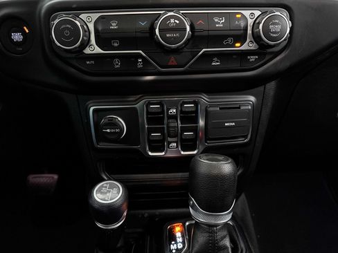 Used 2022 Jeep Wrangler Unlimited Sport AWD/4WD image 22