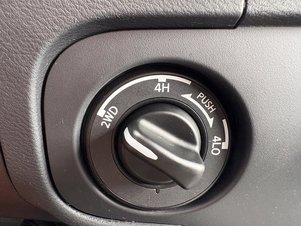 Used 2025 Nissan Frontier SV AWD/4WD image 27