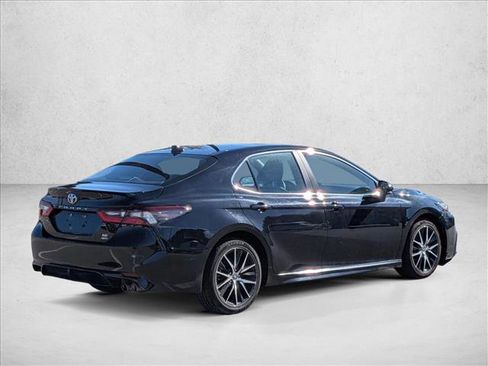 Used 2024 Toyota Camry SE image 5