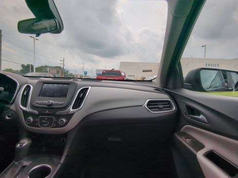 Used 2020 Chevrolet Equinox LS w/ LS Convenience Package FWD image 13
