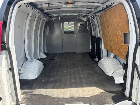 Used 2004 Chevrolet Express 1500 RWD image 9