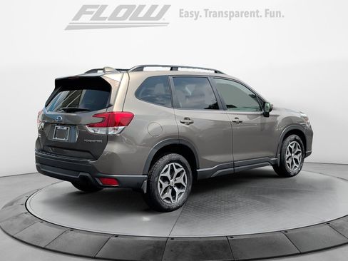 Used 2020 Subaru Forester Premium AWD/4WD image 9