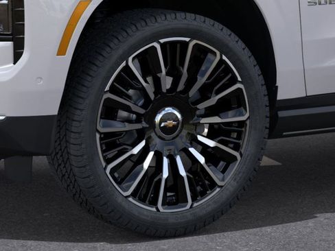 New 2025 Chevrolet Suburban High Country AWD/4WD image 9
