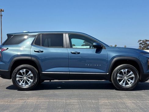 New 2025 Chevrolet Equinox LT FWD image 3