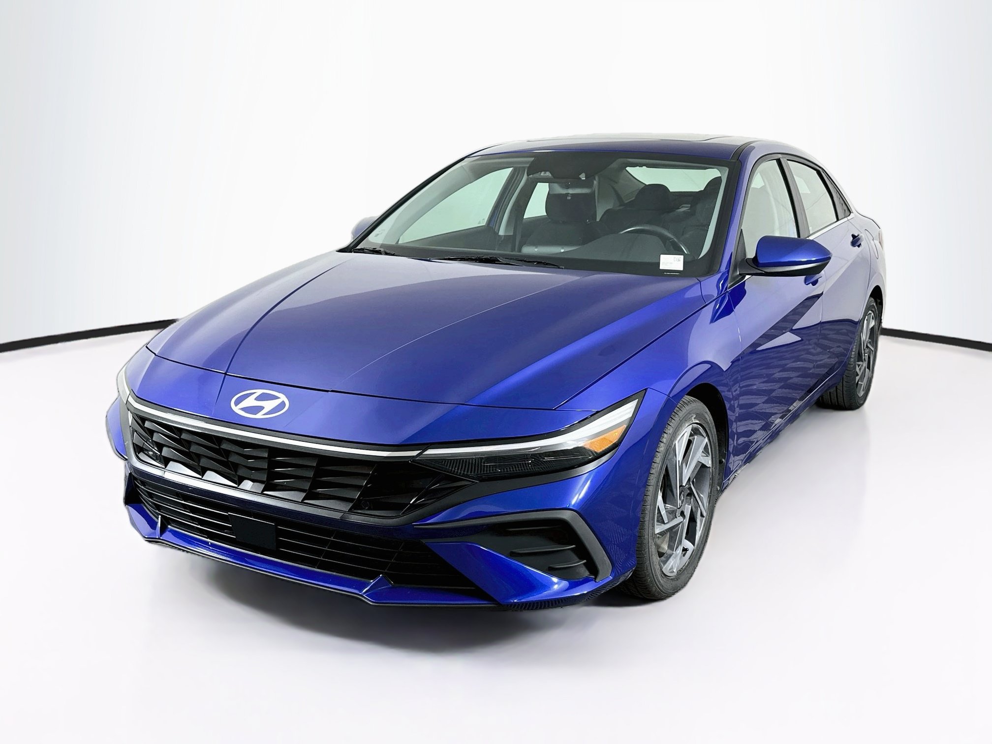 Used 2025 Hyundai Elantra SEL FWD image 3