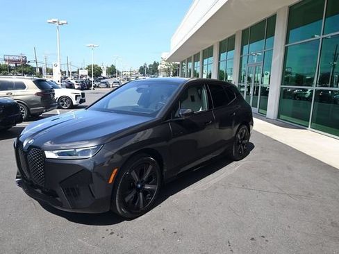 Used 2024 BMW iX xDrive50 w/ Sport Package AWD/4WD image 18