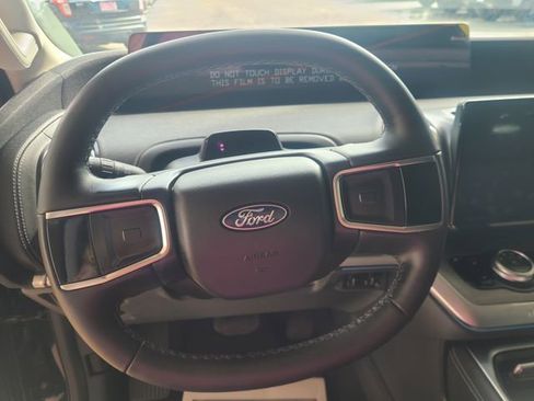 New 2026 Ford Expedition Platinum image 8