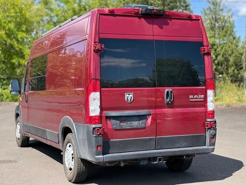 Used 2021 RAM ProMaster 2500 w/ Premium Appearance Group FWD image 3