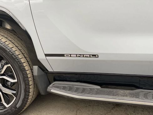 Used 2025 GMC Sierra EV Denali AWD/4WD image 10