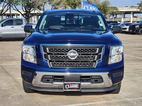 Used 2021 Nissan Titan SV w/ SV Convenience Package image 2