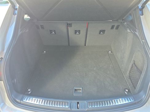 Certified 2025 Porsche Macan image 17