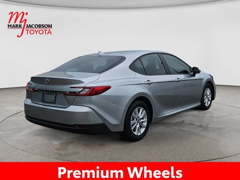 Used 2026 Toyota Camry LE FWD image 9