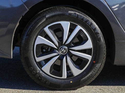 Used 2017 Toyota Prius Prime Premium w/ Carpet Mat Package image 10