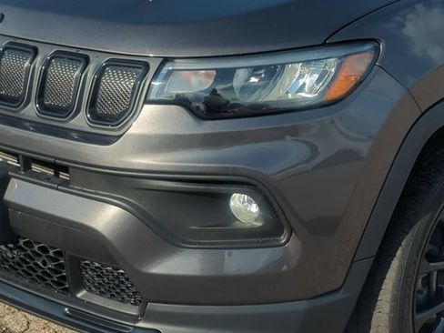 Used 2022 Jeep Compass Latitude AWD/4WD image 9