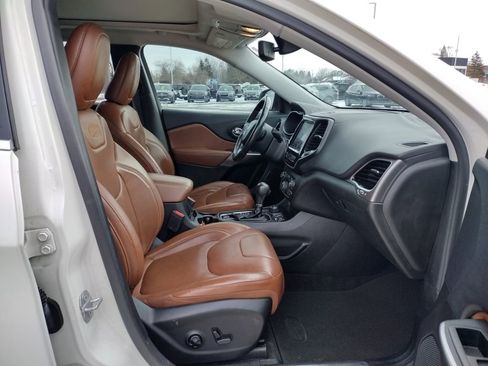 Used 2019 Jeep Cherokee Overland w/ Technology Group image 14