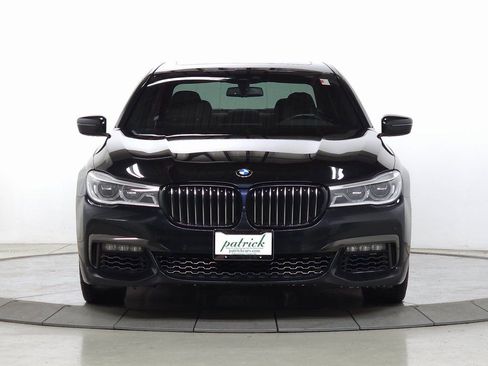 Used 2019 BMW 750i xDrive w/ Executive Package image 11