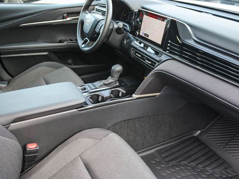 Used 2025 Toyota Camry LE image 17