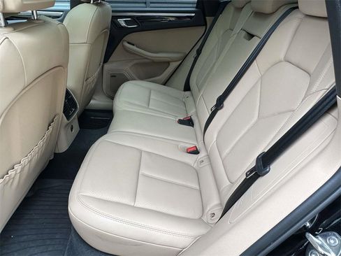 Used 2025 Porsche Macan image 12