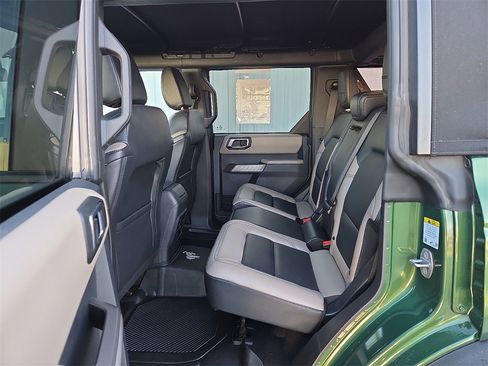 Used 2023 Ford Bronco Wildtrak image 11