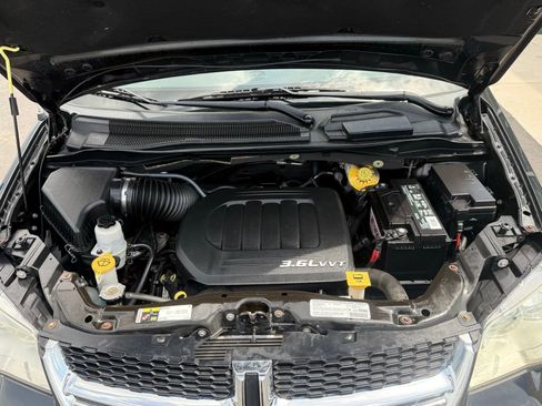 Used 2013 Dodge Grand Caravan SXT image 31