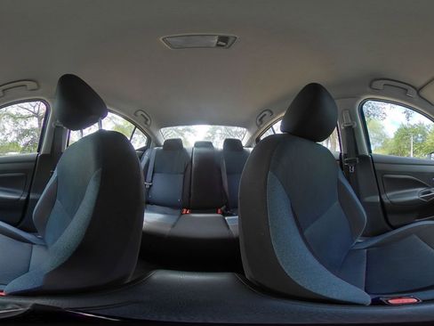 Used 2025 Nissan Versa SV image 38