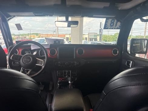 Used 2018 Jeep Wrangler Unlimited Rubicon w/ Dual Top Group AWD/4WD image 13